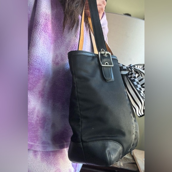 Authentic COACH 1941 (VINTAGE) leather/canvas zip top closure shoulder bag - Picture 3 of 11